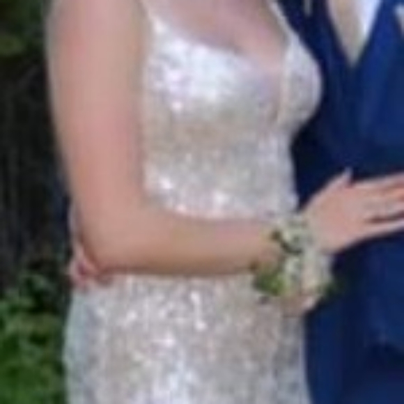 Grad dress - Picture 2 of 4